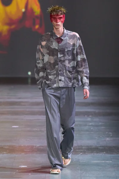 Look 17